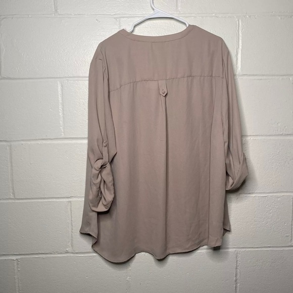 NEW Torrid size 3X Tan V Neck Tunic Top Roll Tab 3/4 Sleeve Lightweight Hi Lo - Picture 8 of 9